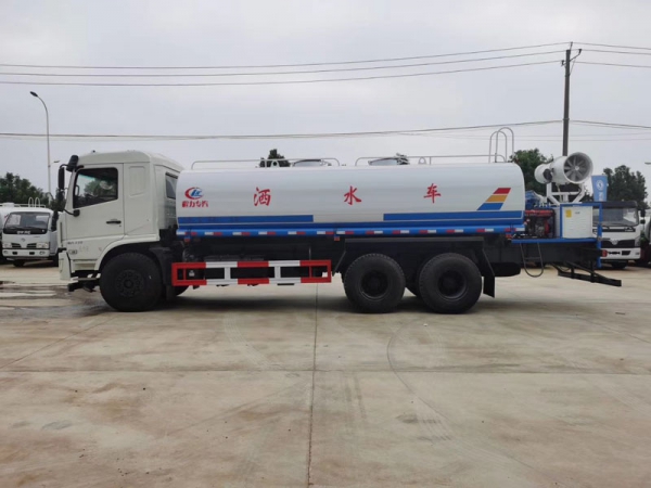 東風專底后八輪（20噸）灑水車