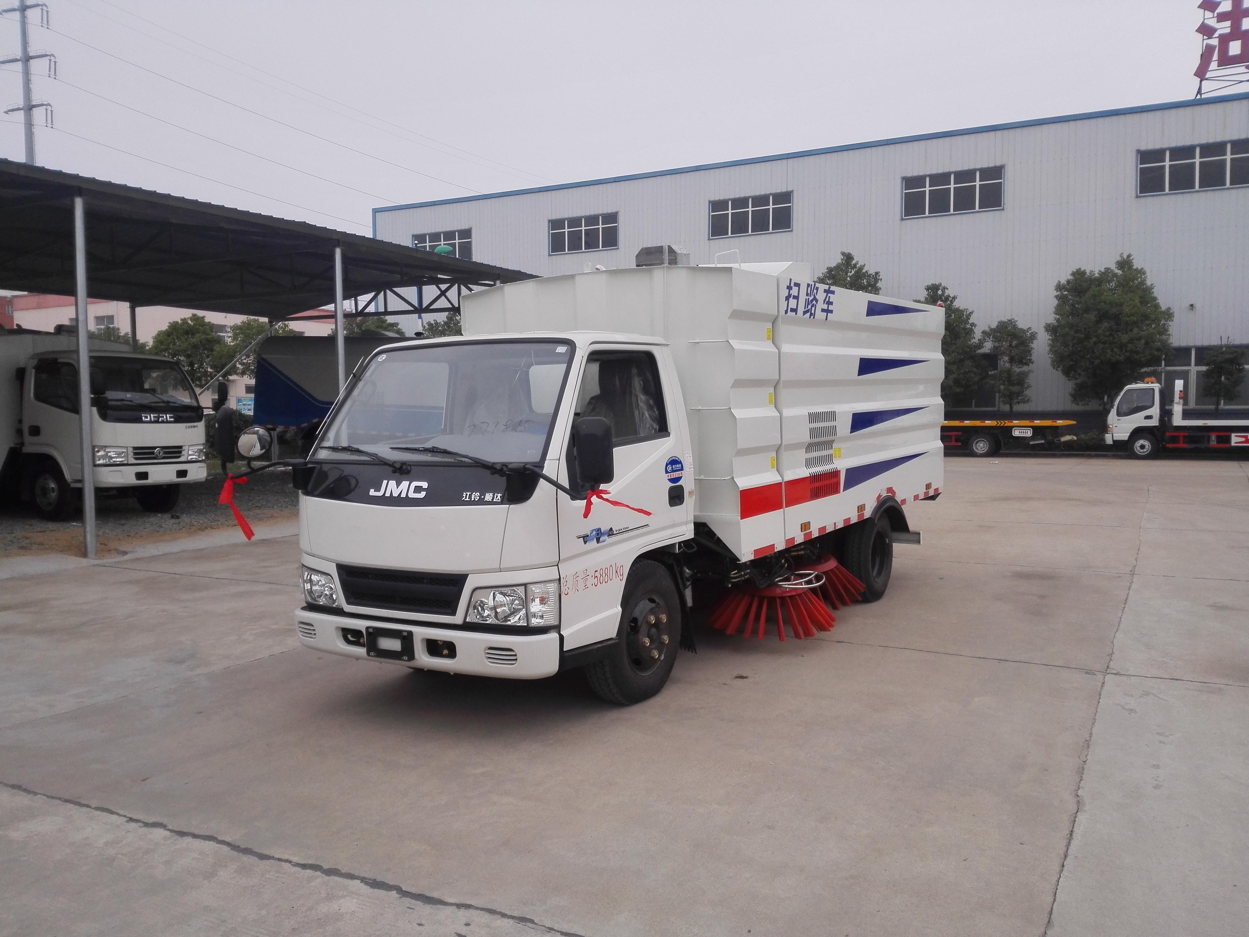 江鈴掃路車(chē)（1.5方水罐，4方塵罐）