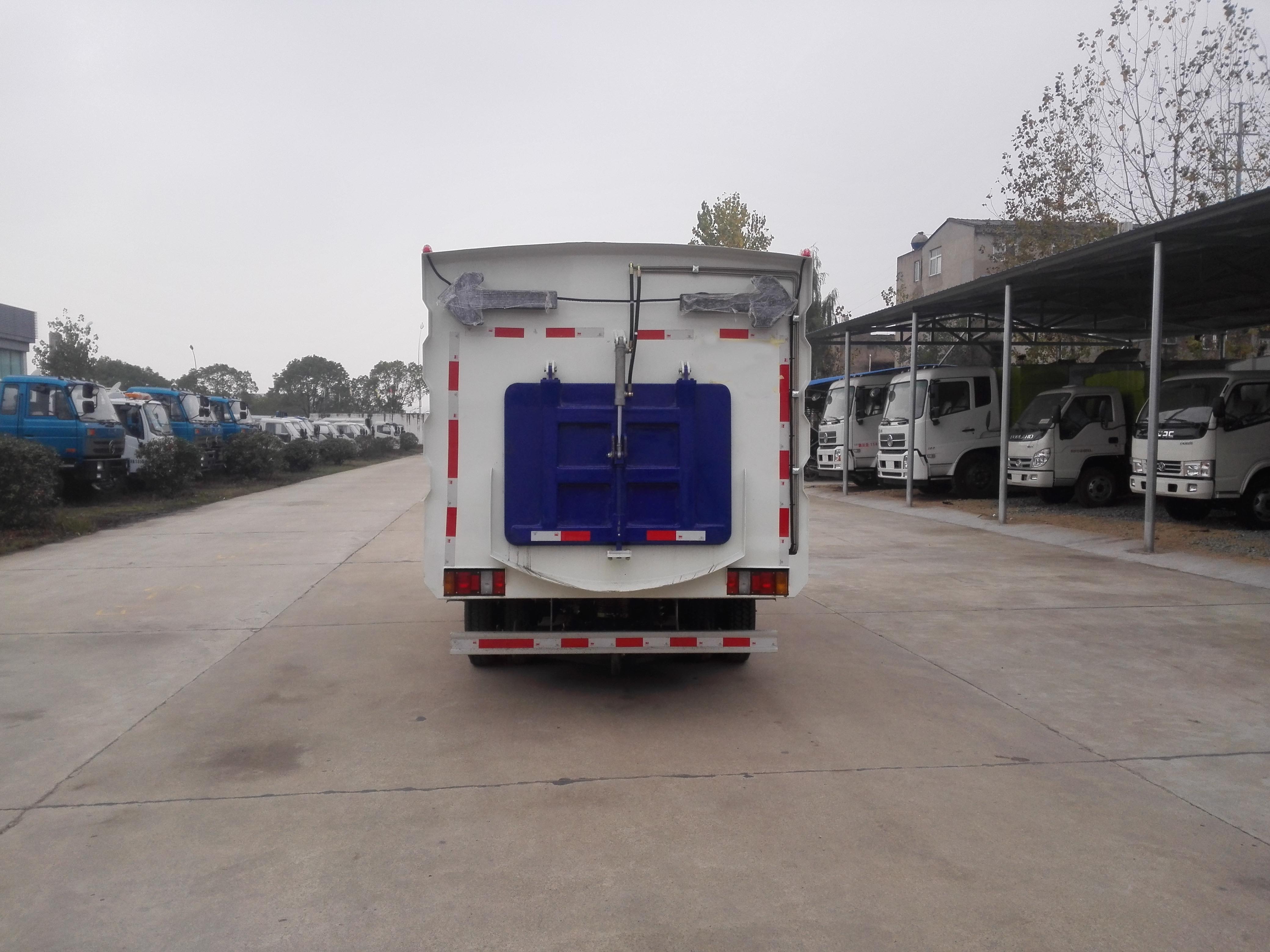 江鈴掃路車(chē)（1.5方水罐，4方塵罐）