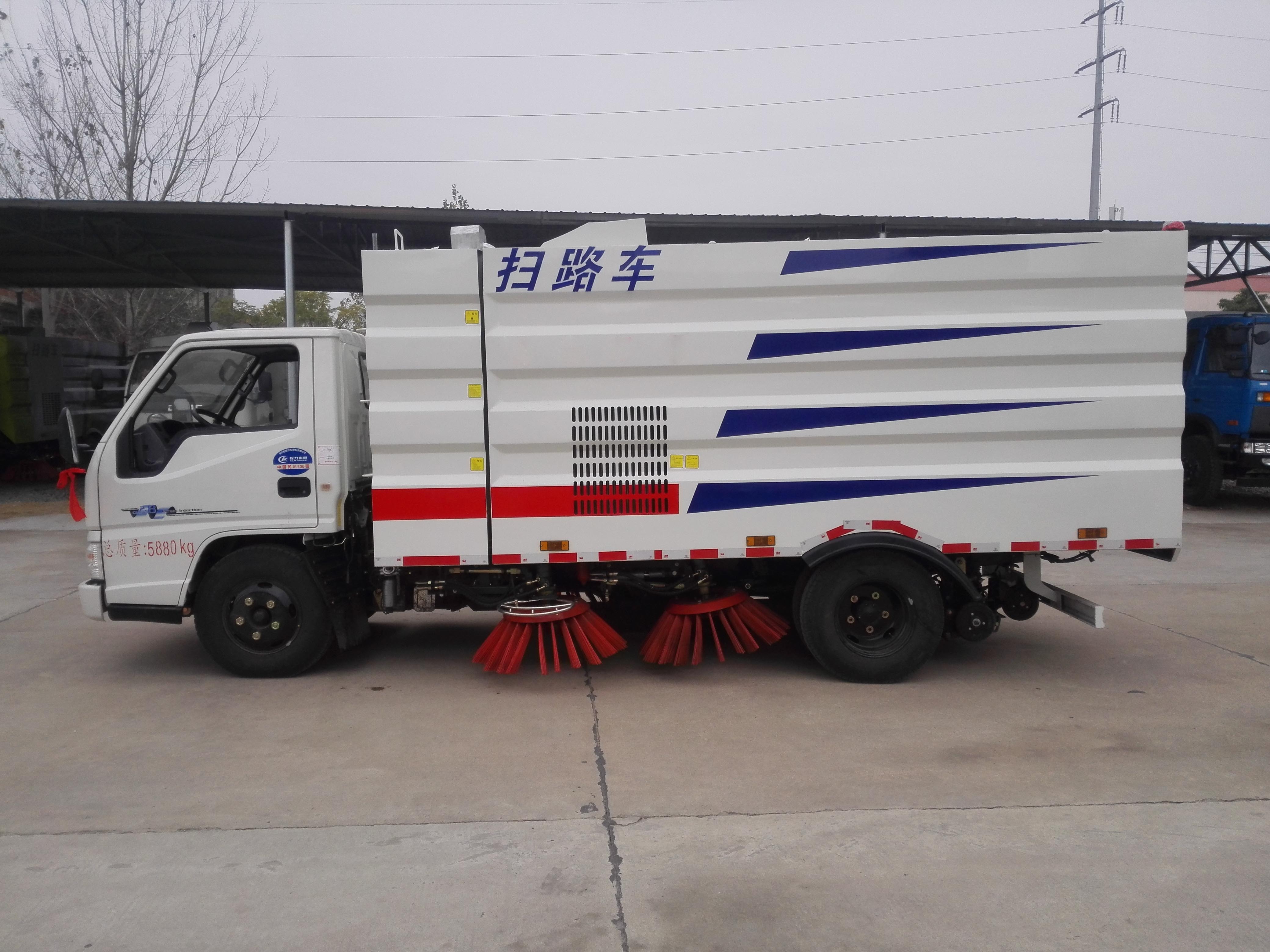 江鈴掃路車(chē)（1.5方水罐，4方塵罐）