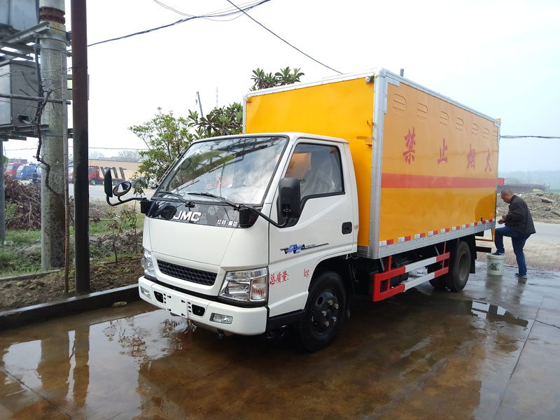 江鈴4.1米(藍(lán)牌)毒性感染性廂式車