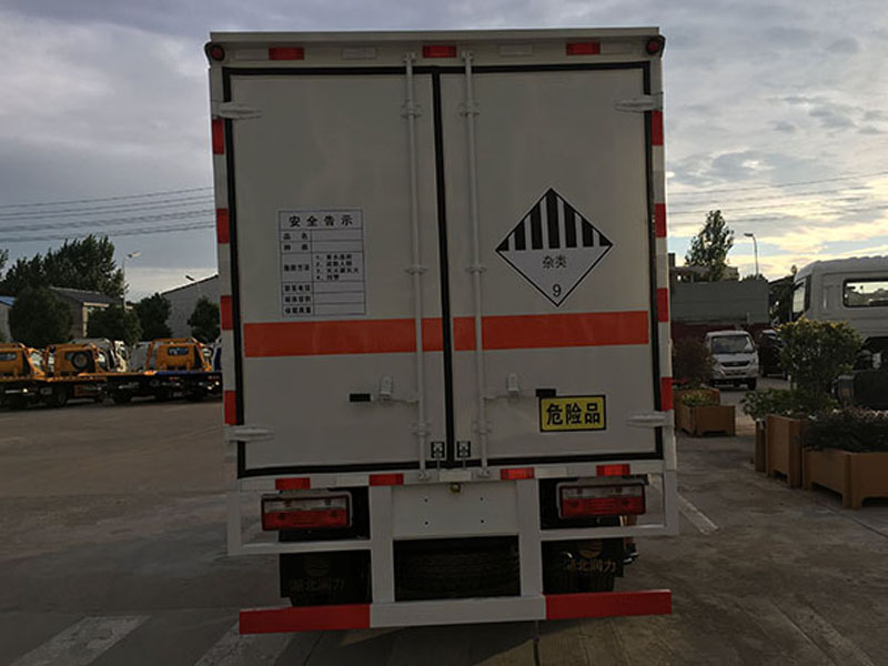 多利卡4.1米(藍(lán)牌)雜項(xiàng)危險(xiǎn)品廂式車