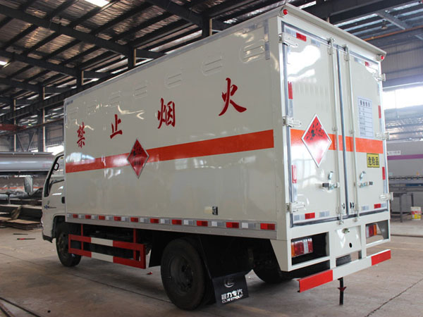 江鈴4.1米(藍牌)雜項危險品廂式車