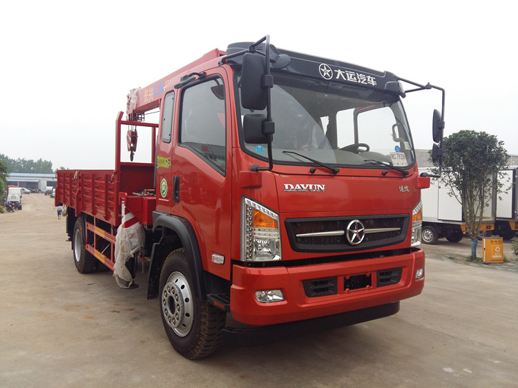 大運隨車吊黃牌6.3噸