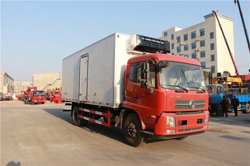東風天錦 6.8米冷藏車