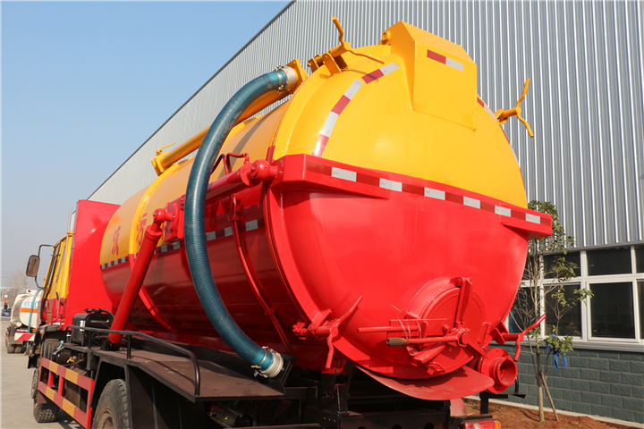 東風(fēng)國五8方吸污車