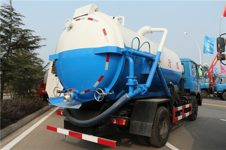 東風(fēng)145國(guó)五10方吸污車