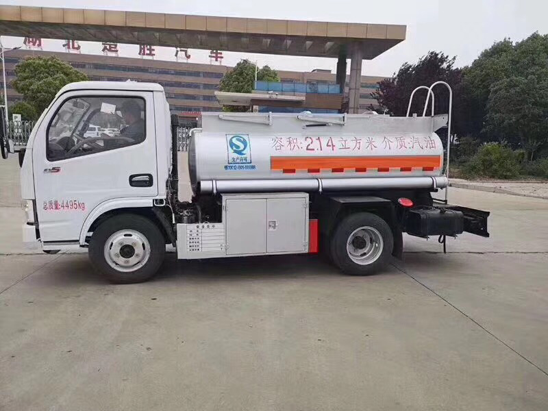 東風藍牌運油車