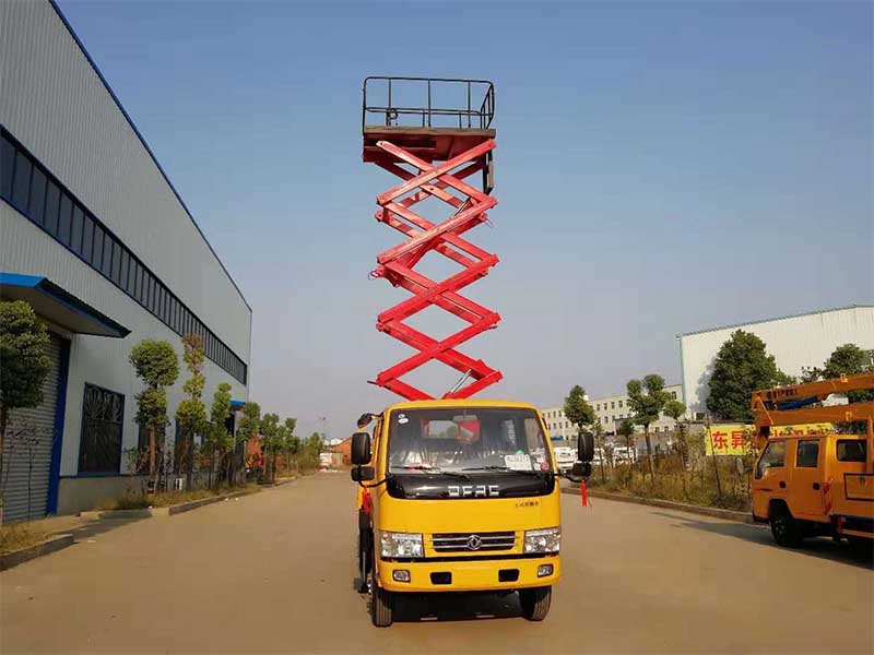 東風(fēng)8-10米升降平臺(tái)車