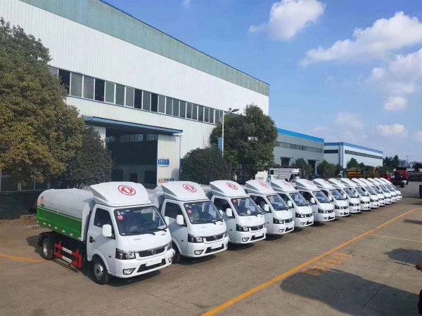 東風途逸國六3~4方密封垃圾車