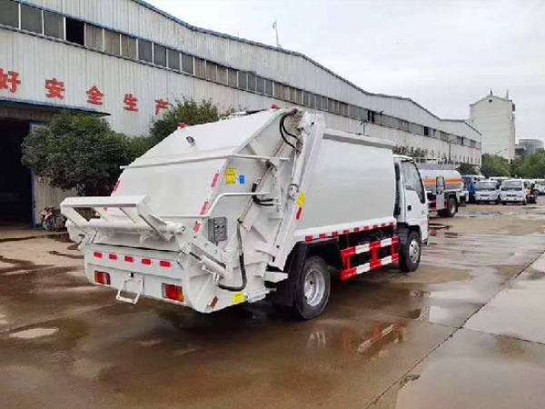 五十鈴100P國(guó)六6方壓縮式垃圾車