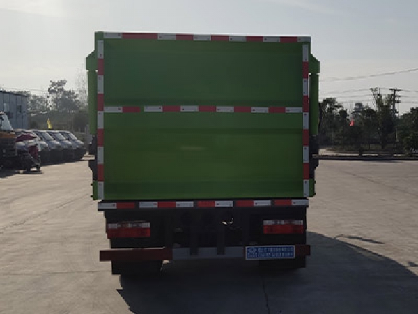 東風小多利卡國六7.5方側(cè)裝壓縮垃圾車