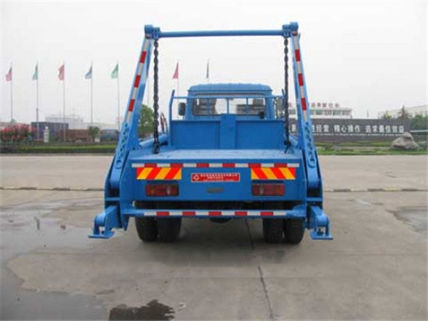 東風145擺臂式垃圾車