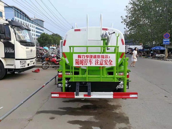 東風(fēng)多利卡5噸灑水車