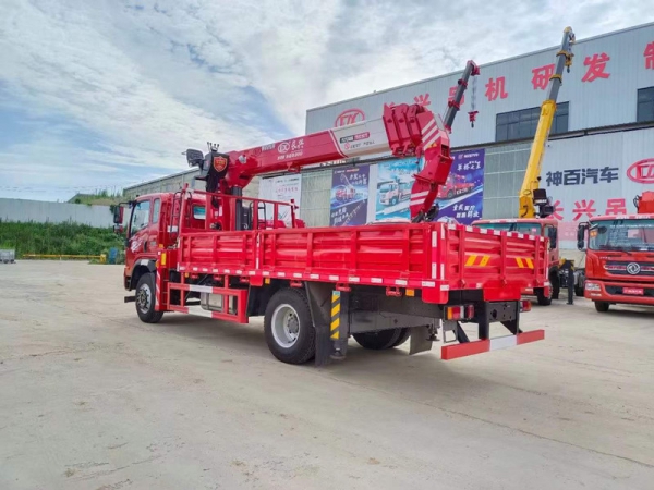 重汽王牌5噸隨車(chē)吊