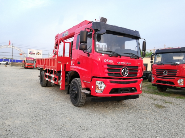 東風(fēng)暢行8噸隨車吊