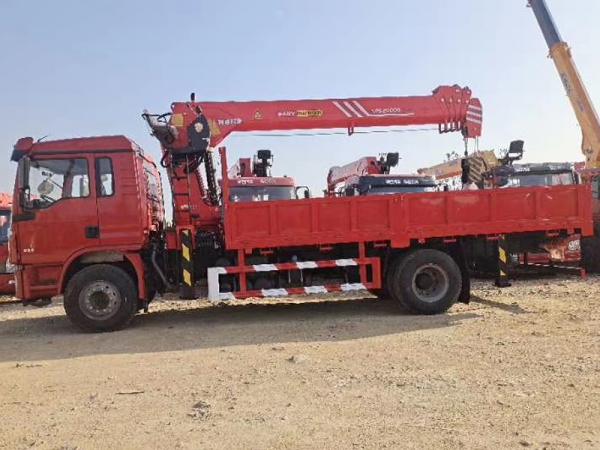 陜汽軒德單橋8噸隨車(chē)吊