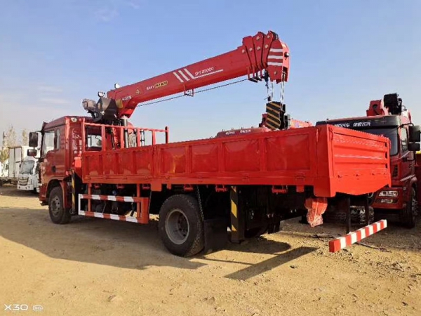 陜汽軒德單橋8噸隨車(chē)吊