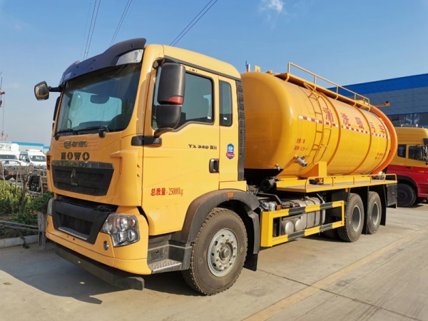 重汽豪沃22方清洗吸污車