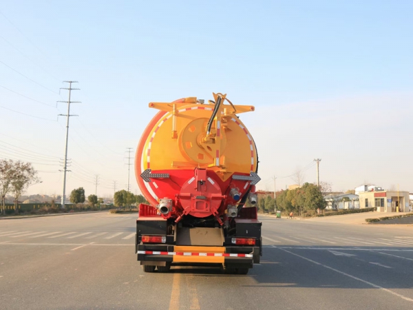 東風(fēng)柳汽前四后八32方清洗吸污車