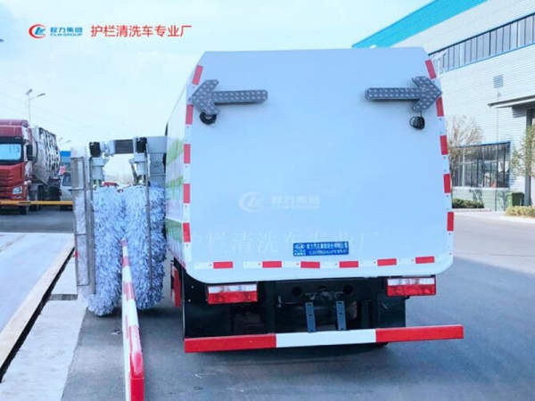 東風小多利卡4方護欄清洗車