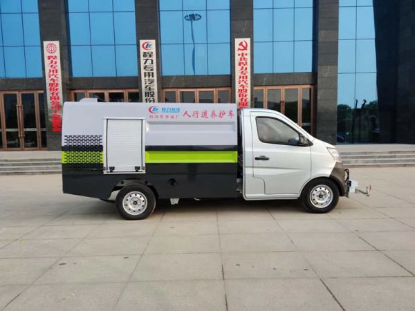 長安2.5方路面養護車，清洗車多少錢