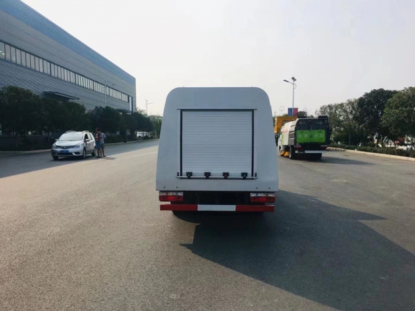 東風途逸路面清洗車1.5方水罐