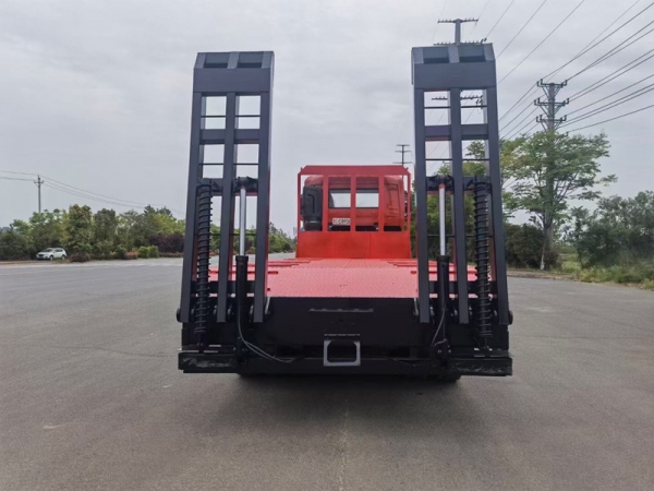 國(guó)六東風(fēng)天龍前四后八平板運(yùn)輸車(chē)，挖機(jī)拖車(chē)價(jià)格