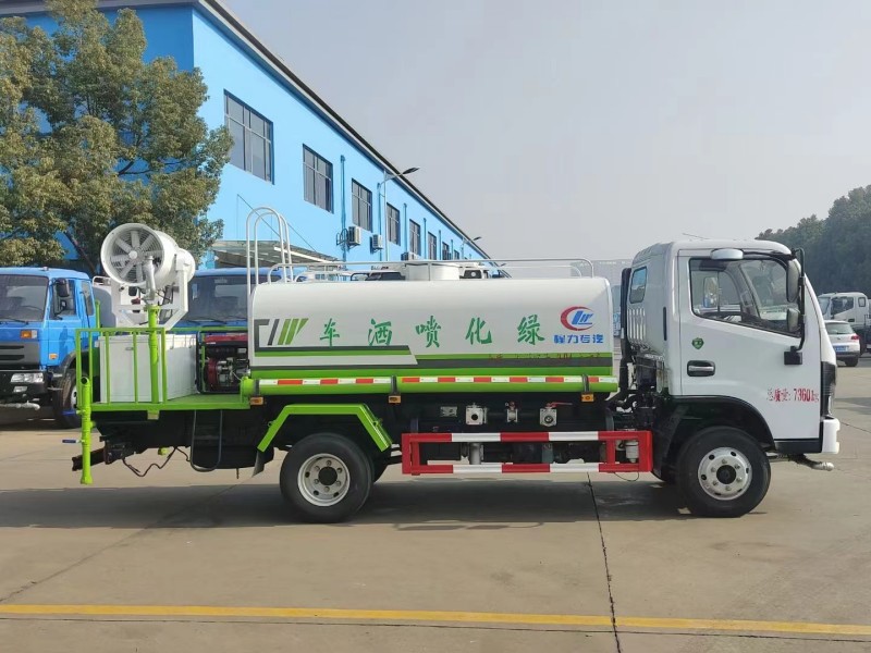 小多利卡5噸綠化噴灑車，30米打藥車