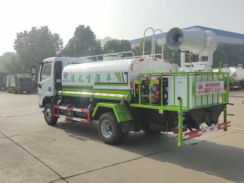 小多利卡5噸綠化噴灑車，30米打藥車