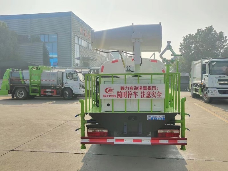 小多利卡5噸綠化噴灑車，30米打藥車